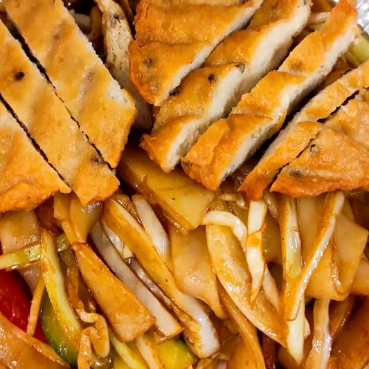 N63. Rice Noodles with Soy Beef