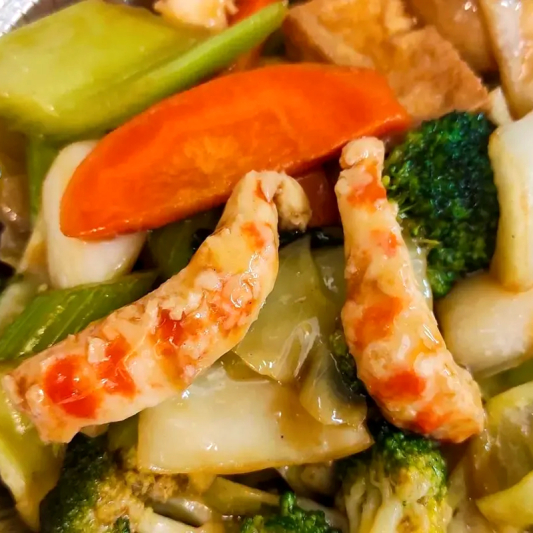 E118. Colourful Shrimp with Mixed Vegetables Chow Mein