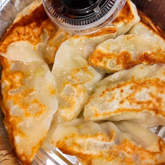 O92. Pan-Fried Dumplings (10 pcs)