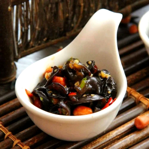 Black Fungus and Garlic and Pepper with Balsamic