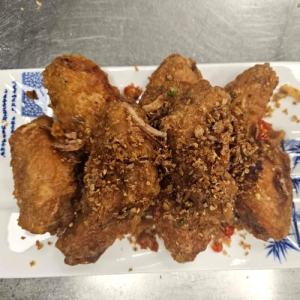 Fried Chicken Wings with Spicy Pepper-Salt 椒鹽雞中翼