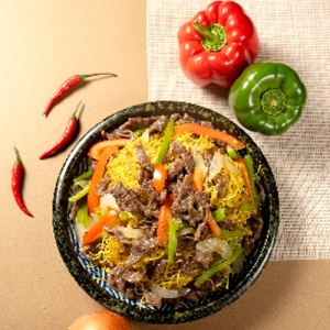 Black Pepper with Beef on Crispy Noodles