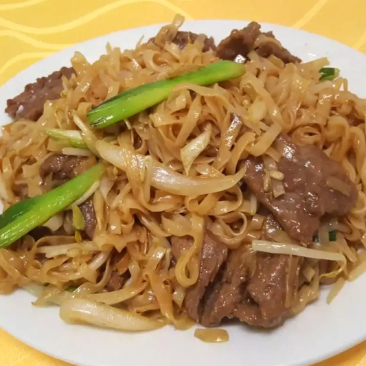 Dried Fried Flat Noodles with Beef