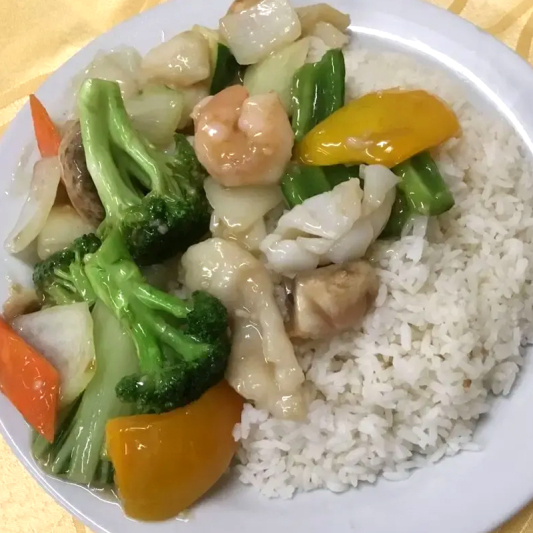 Mixed Seafood with Mixed Vegetables Rice Platter