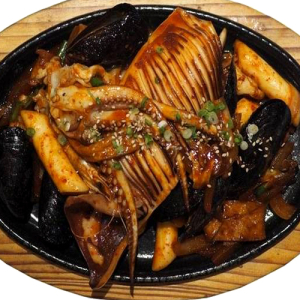 Hot Plate Grilled Seafood and Rice Cakes 철판 해물 떡찜 