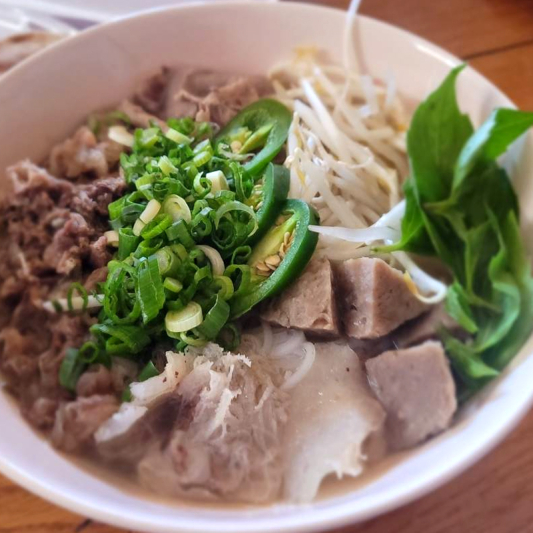 14. Meat Balls, Brisket Point, Flank, Eye Round, Tendon, Tripe / Phở Sài Gòn