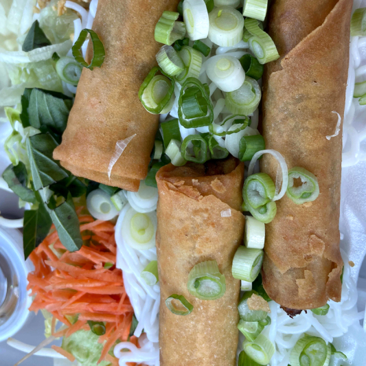 3r. Vermicelli with Fried Egg Rolls / Bún Chả Gi