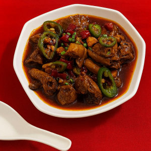 Chicken with Pork Intestine 香辣肥肠鸡