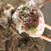 Pork & Green Onions Dumpling 猪肉大葱