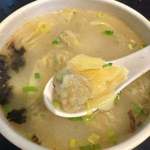 Pork & Bok Choy Wonton Soup (10 pcs) 猪肉上海青馄饨汤10个