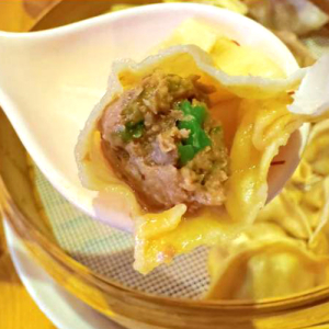 Beef & Green Pepper Dumpling 青椒牛肉