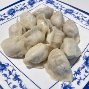 Pickled Cabbage and Pork Dumplings (12 pcs) 酸菜猪肉饺子 (12个)
