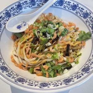 Scallion Oil with Dried Shrimp Noodles 葱油海米拌面