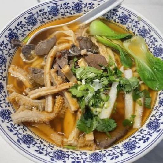 Beef Offal Noodle Soup 特色牛杂汤面 