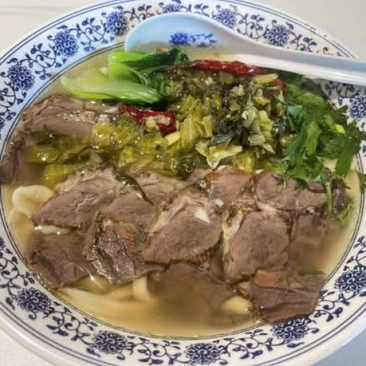 Sauerkraut Beef Noodle Soup 酸菜牛肉汤面 