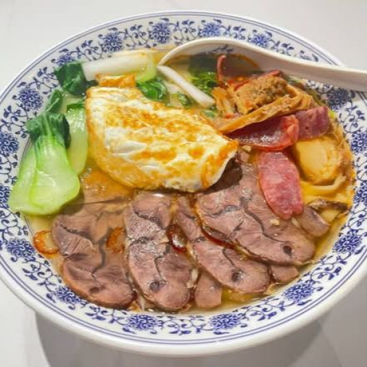 Signature Noodle Soup 三喜招牌汤面 