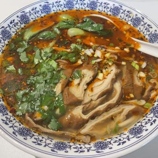 Spicy Pork Intestine Noodle Soup 香辣肥肠汤面 