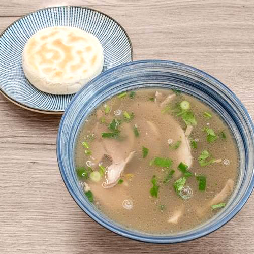 32. Vermicelli in Lamb Soup with Bun 水盆羊肉