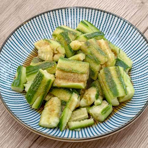 06. Smashed Cucumber with Garlic 蒜泥拍黄瓜