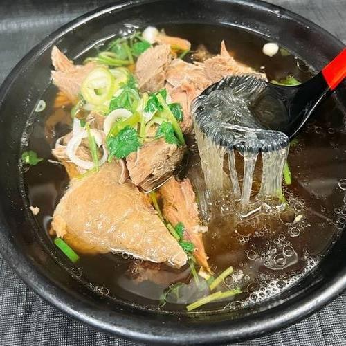 17. Lamb Vermicelli Soup 羊肉粉丝汤
