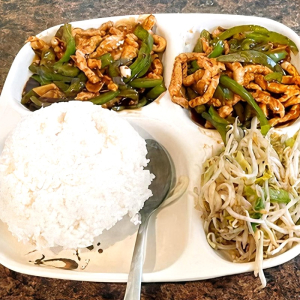 Green Pepper Shredded Pork with Rice (Lunch Special)  青椒肉丝盖饭