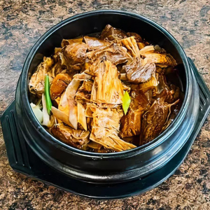 Bean Curd Sheet Lamb Stew in Clay Pot 枝竹羊腩煲