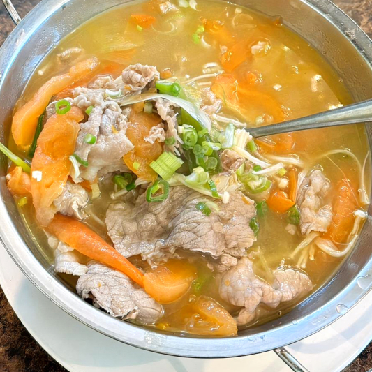 Enoki Mushrooms & Sliced Beef Soup 酸汤肥牛
