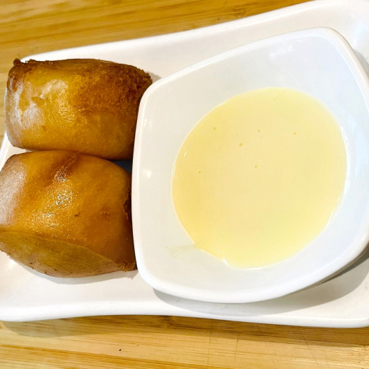 Deep-Fried Bun with Condensed Milk (2 pcs) 黄金小馒头(2个)