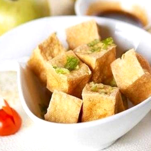 Fried Tofu with Garlic Sauce 蒜泥炸豆腐 (辣)