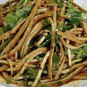 Cold Dried Bean Curd with Chilli Sauce 凉拌豆腐干