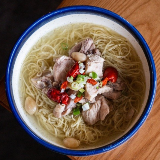 Stewed Chicken with Ginkgo Noodle Soup 长生鸡汤面