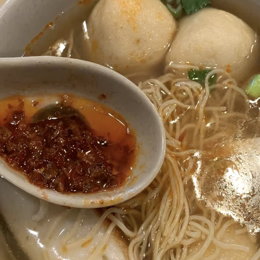 Fish Ball Noodle Soup / 爽滑鱼蛋面