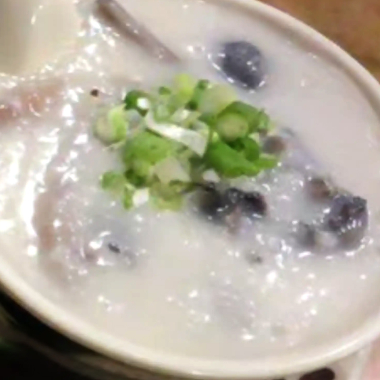 Pork Liver & Black Chicken Congee / 猪润竹丝鸡粥