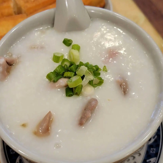 Pork Stomach & Clam Meat Congee / 黑胡椒猪肚蚬肉粥