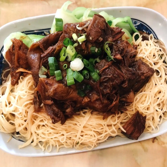 Beef Brisket Noodles with Vegetables /牛腩捞面