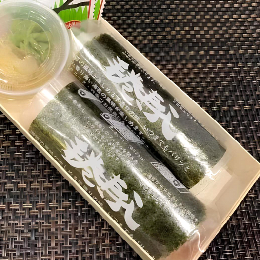 Salmon Hand Roll (1 pc)