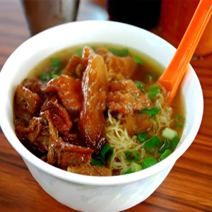 Braised Beef Sirloin Noodle Soup 柱侯牛腩面