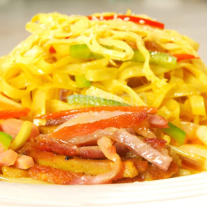 Shrimp & BBQ Pork Chow Fun 炒贵刁