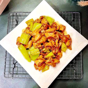 Fried Pork Intestines with Hot Peppers 尖椒肥肠