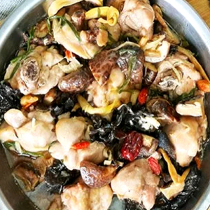 Steamed Chicken (Bone-In) with Daylily & Fungus