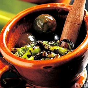 Green Pepper with Preserved Egg
