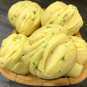 Handmade Large Twisted Green Onion Bun (2 pcs)