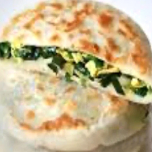 Pan-Fried Cake with Chinese Chive & Egg Filling (2 pcs)