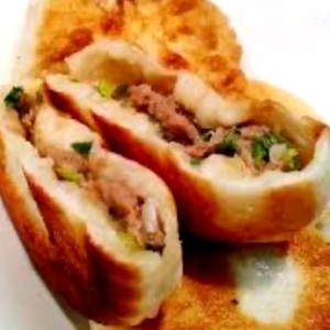 Pan-Fried Cake with Pork & Green Onion Filling (2 pcs)
