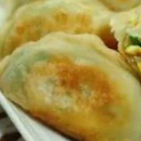 Pan-Fried Chinese Chives & Egg Dumplings (2 pcs)