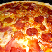 Carnivora Pizza