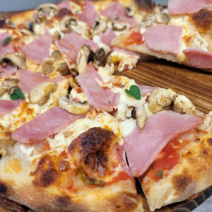 Prosciutto e Funghi Pizza