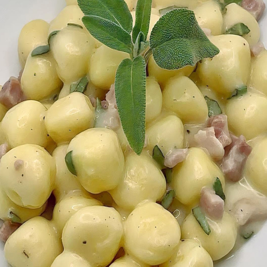 Gnocchi panna e pancetta