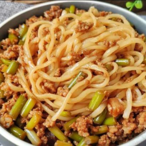 Garlic Sprout Minced Meat Noodles