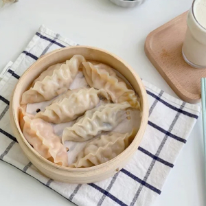 Steamed Dumplings with Pork & Pickled Cabbage (6 pcs)